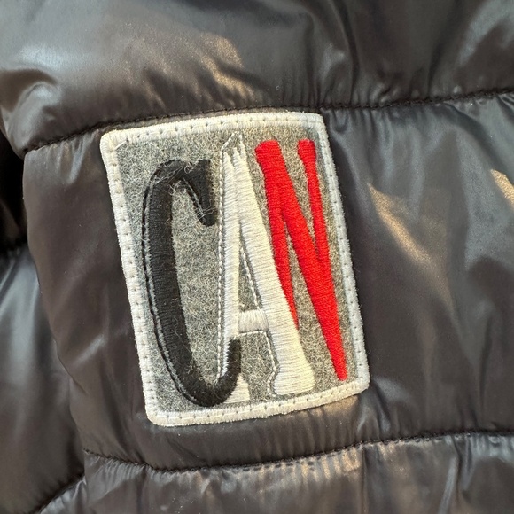 Hudson’s Bay Co. Black Lightweight Down-Filled Zip Jacket w Canadian Flag Patch - Picture 2 of 10